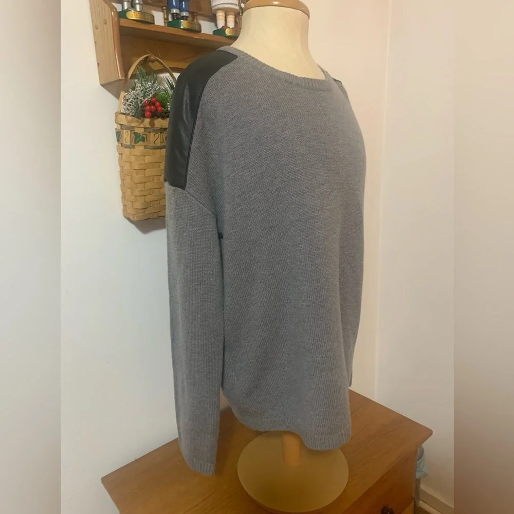 BCBGMaxAzria Gray Sweater with Black Shoulder Detail S